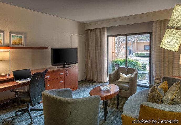 Courtyard By Marriott Atlanta Windy Hill/ballpark Hotel