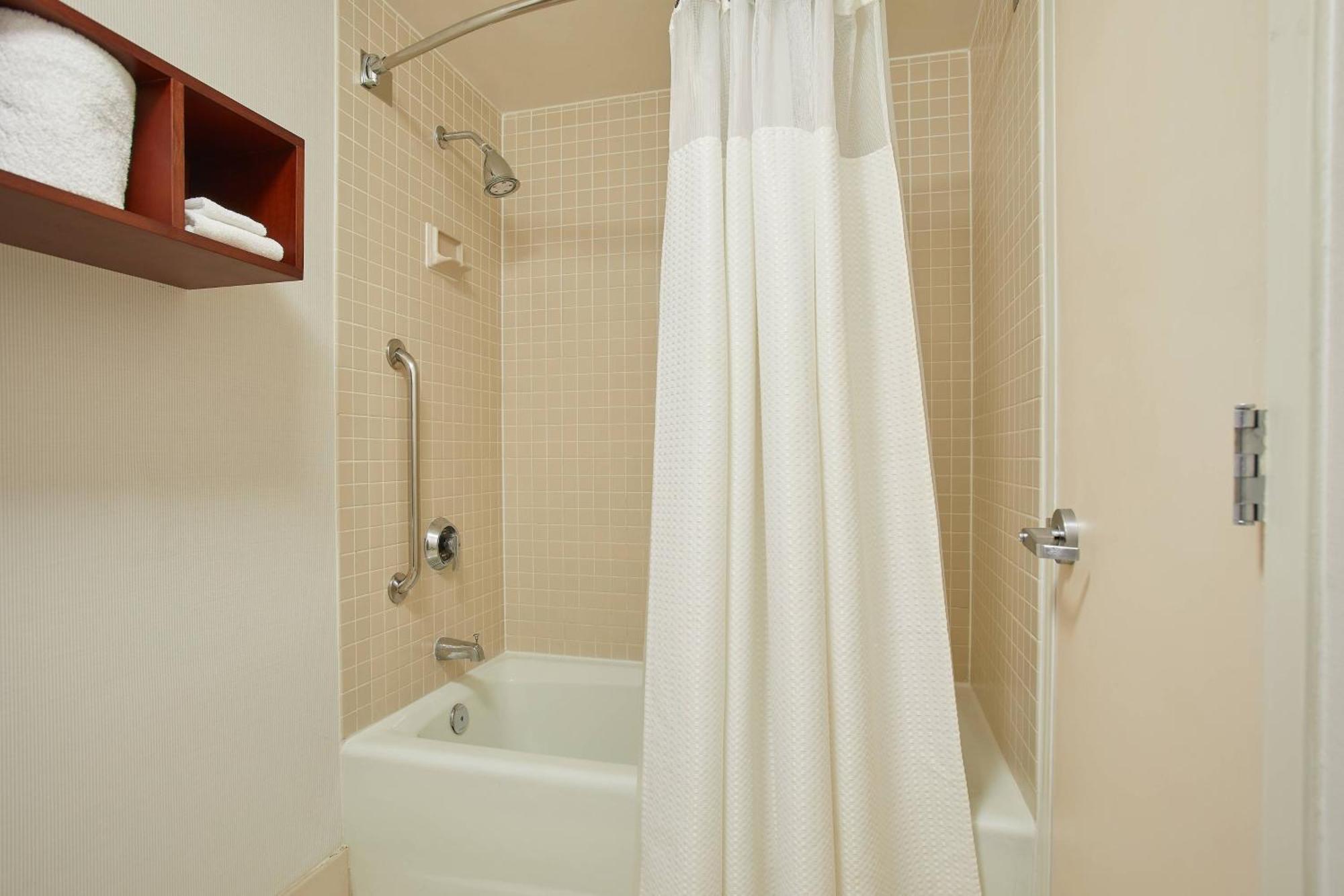 Courtyard By Marriott Atlanta Windy Hill/ballpark
