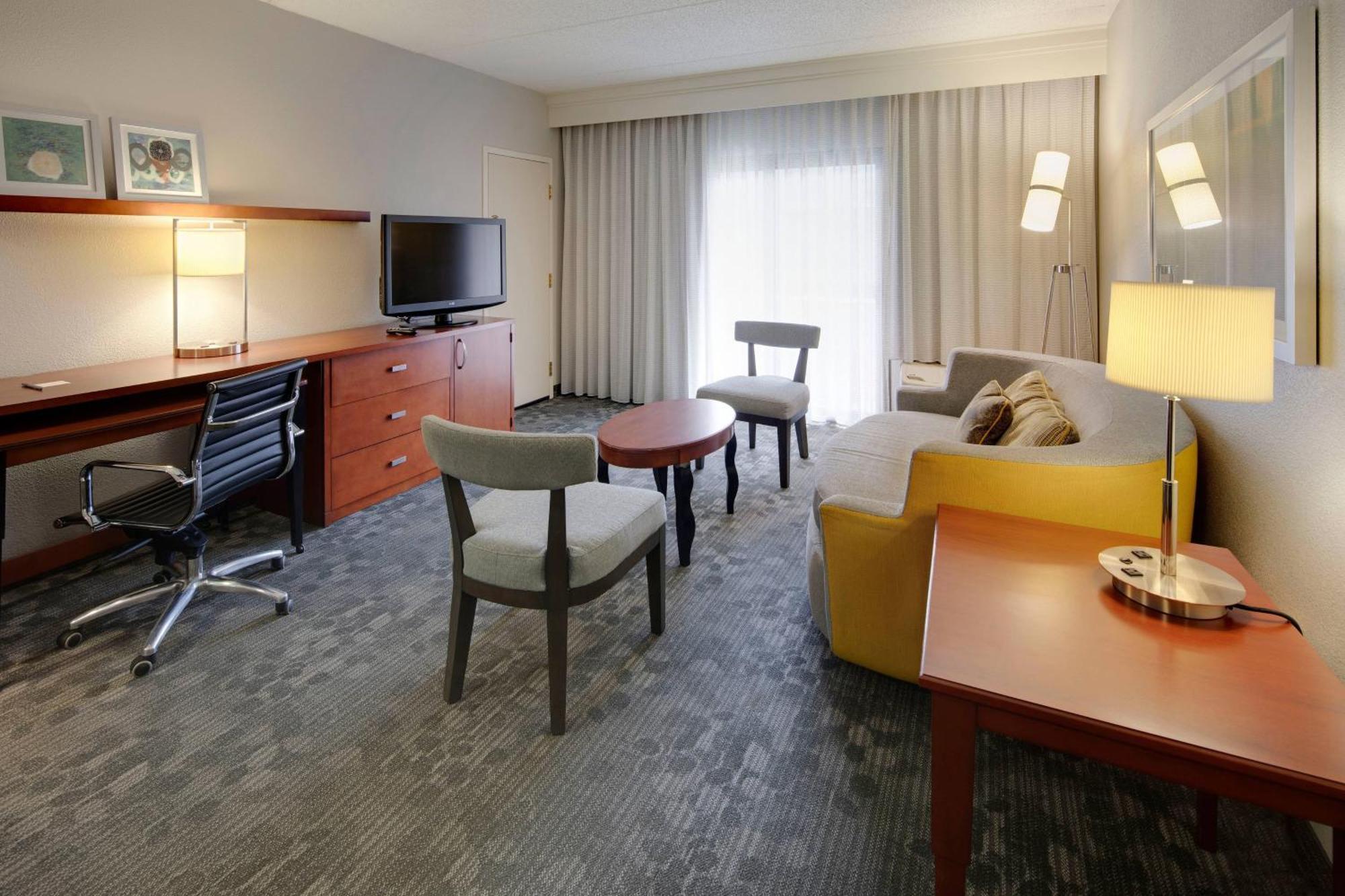 Hotel Courtyard By Marriott Atlanta Windy Hill/ballpark 3*