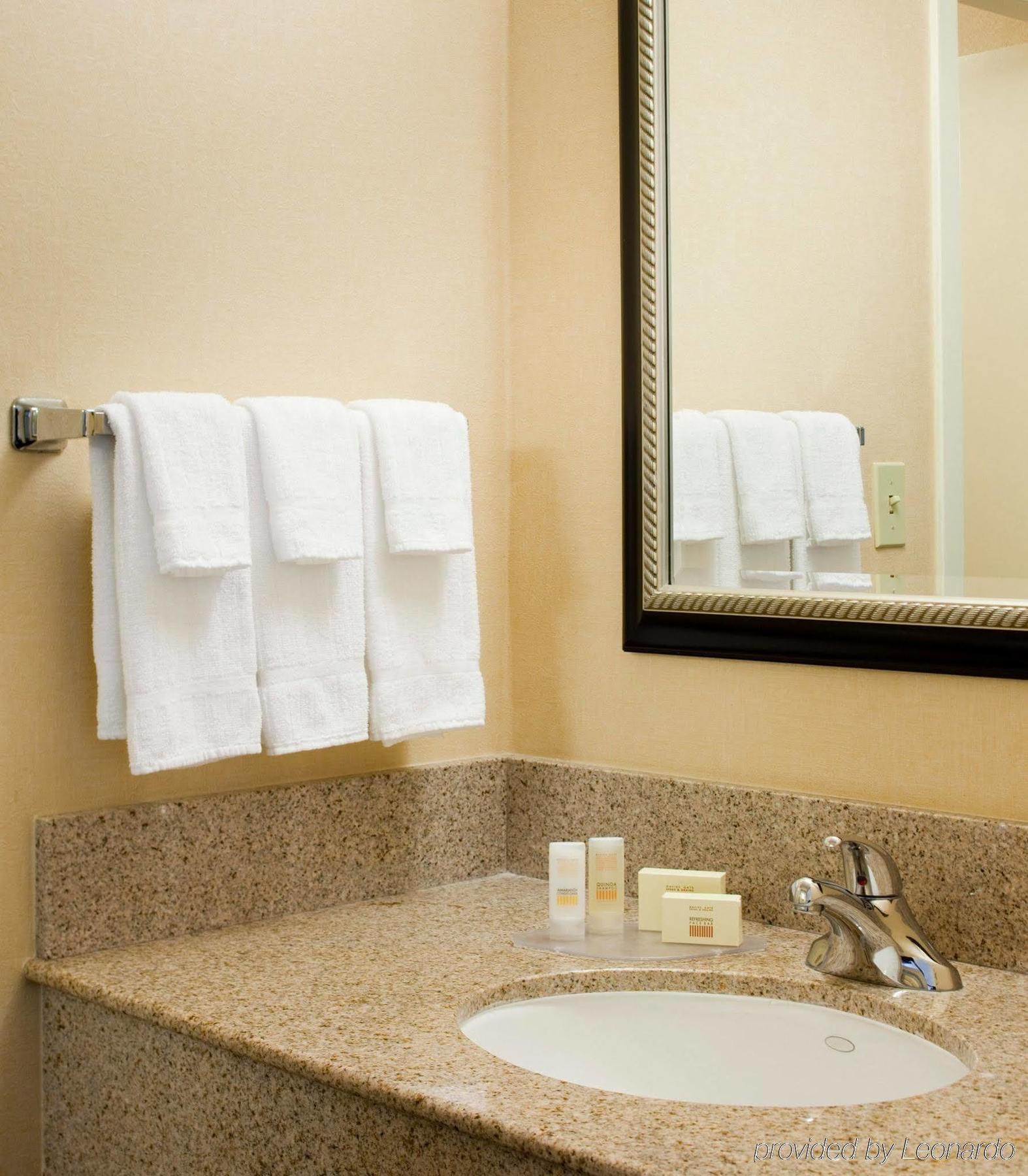 Courtyard By Marriott Atlanta Windy Hill/ballpark