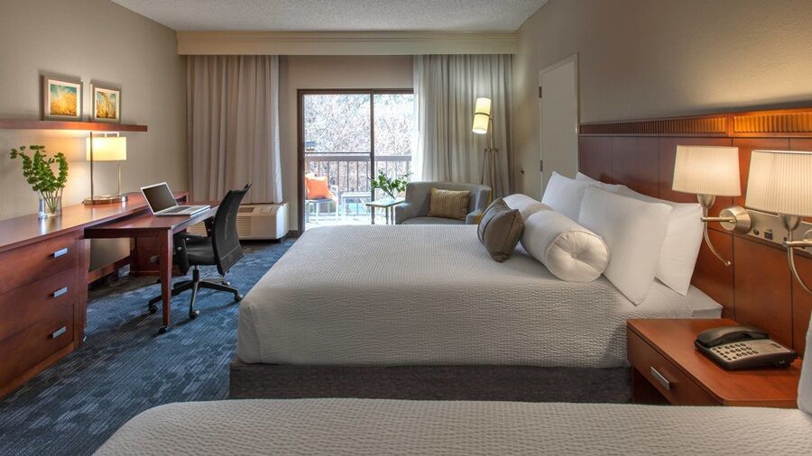 Courtyard By Marriott Atlanta Windy Hill/ballpark Hotel 3*