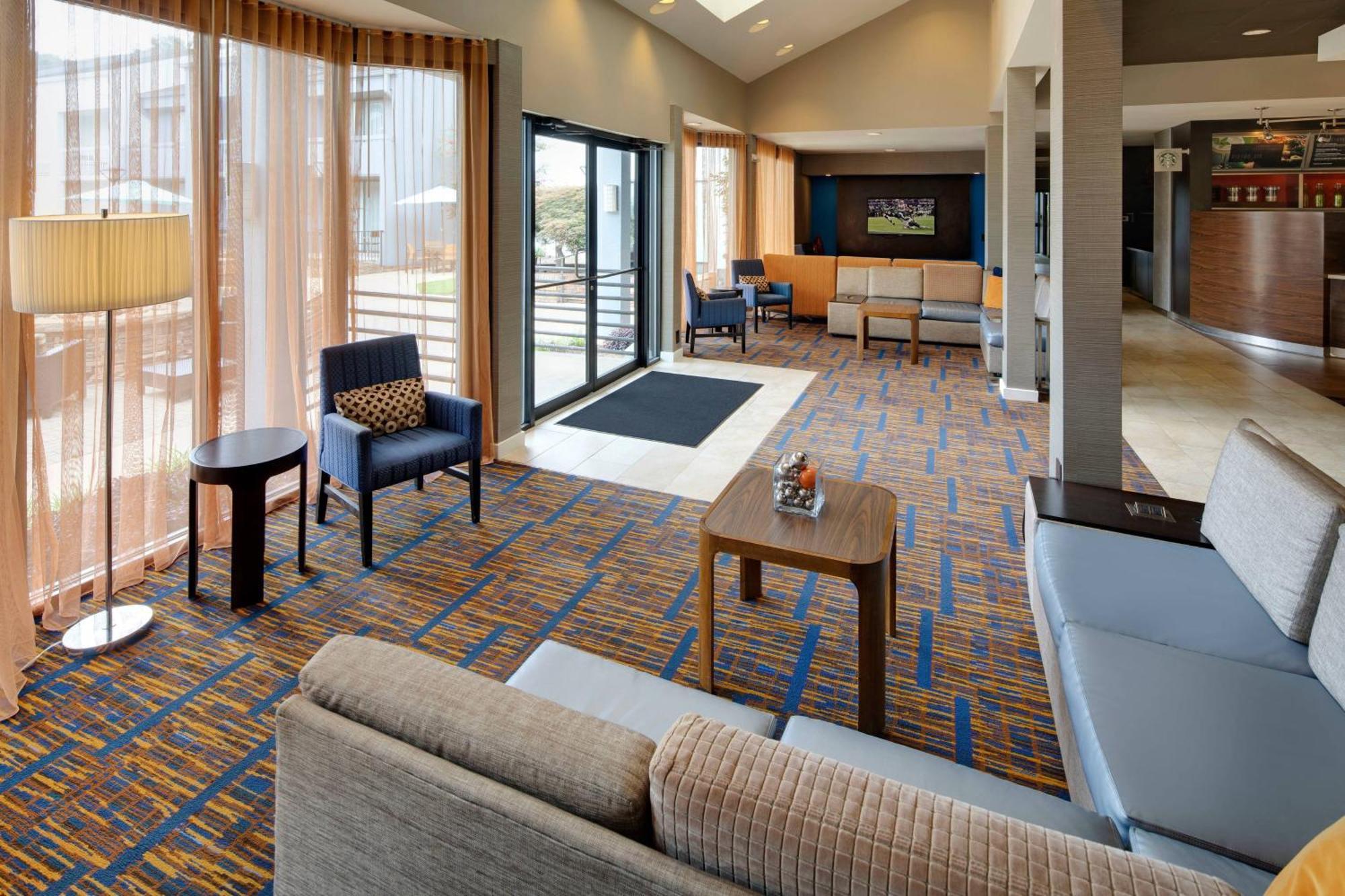 Courtyard By Marriott Atlanta Windy Hill/ballpark Hotel 3*