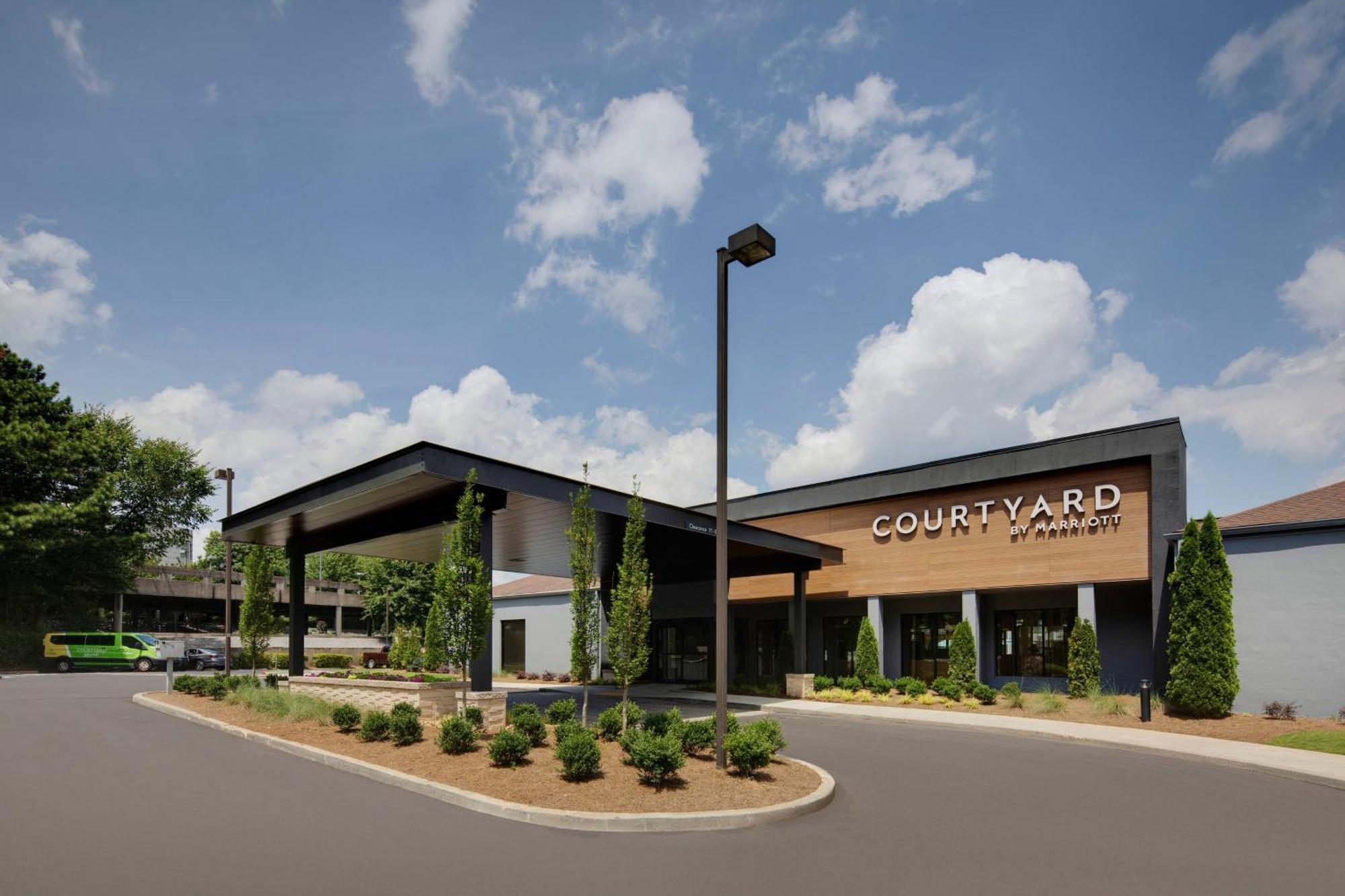 Courtyard By Marriott Atlanta Windy Hill/ballpark Hotel 3*