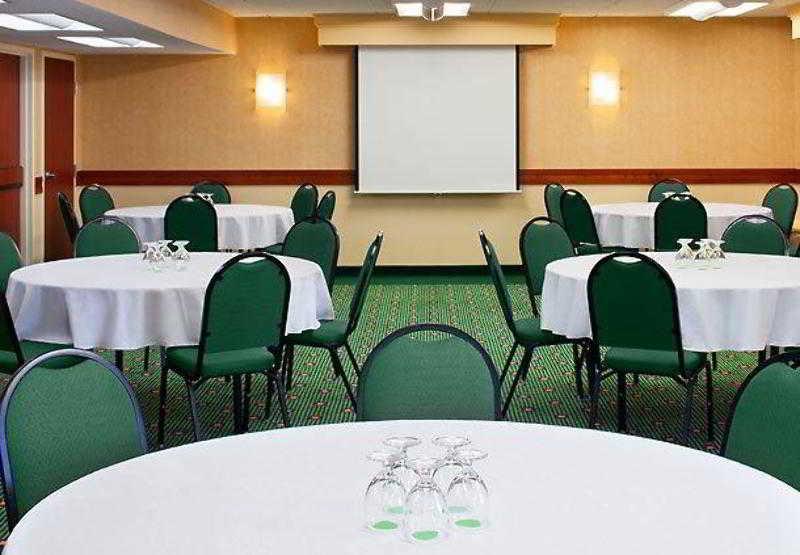 Courtyard By Marriott Atlanta Windy Hill/ballpark Hotel 3*