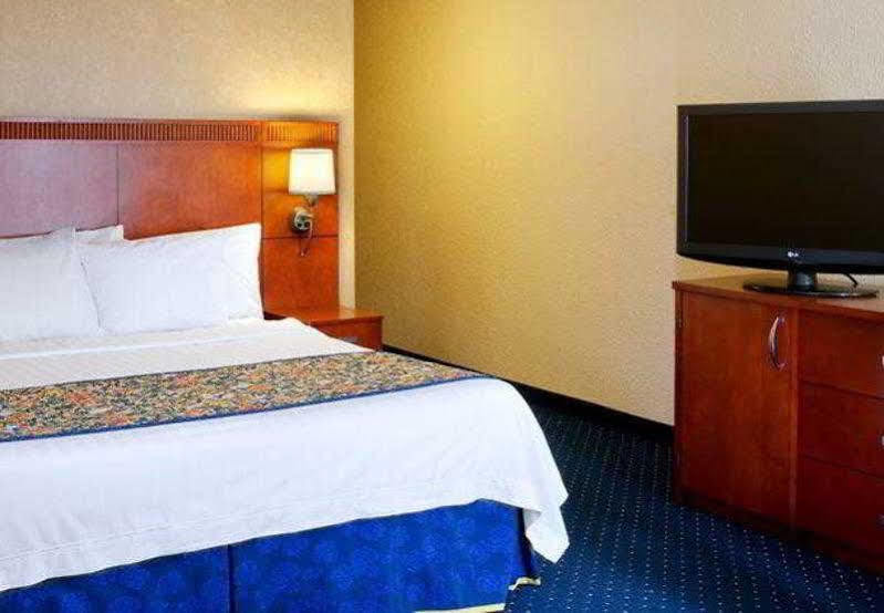 Hotel Courtyard By Marriott Atlanta Windy Hill/ballpark 3*