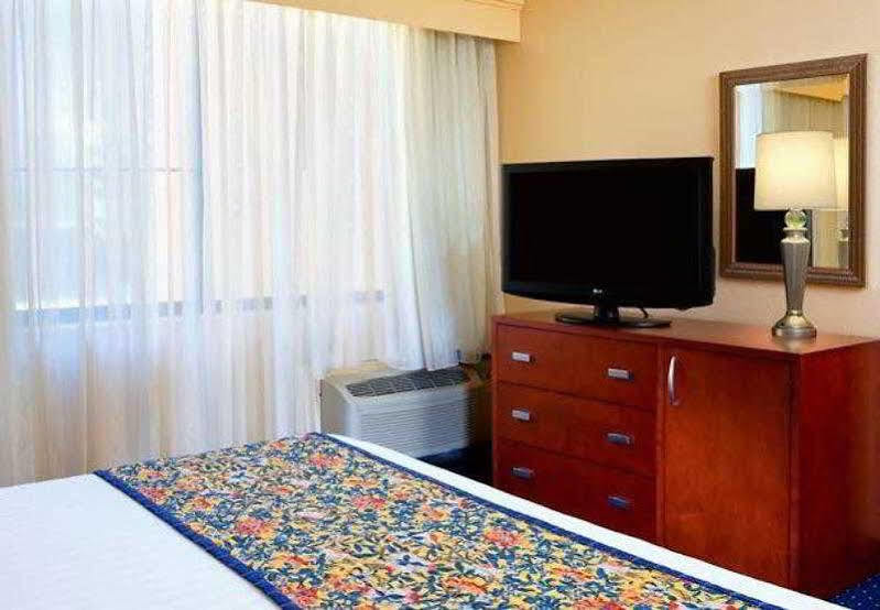 Courtyard By Marriott Atlanta Windy Hill/ballpark Hotel