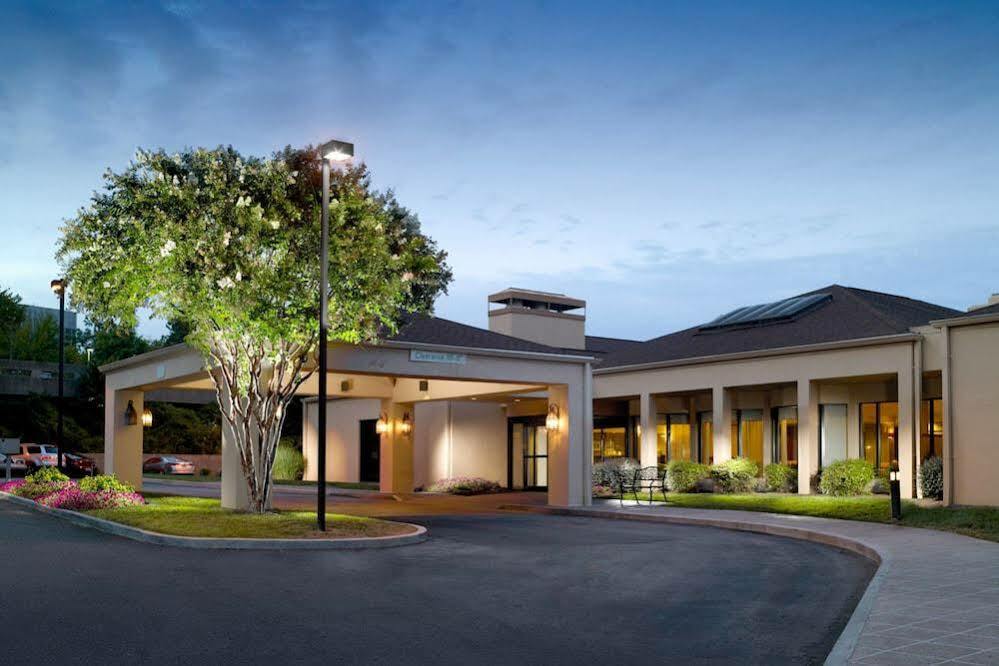 Courtyard By Marriott Atlanta Windy Hill/ballpark